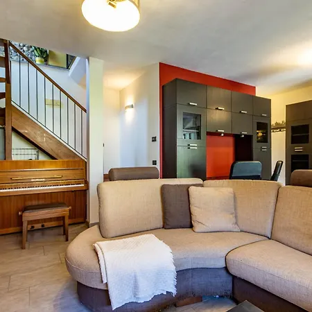 Casa Jasmine, Casa Con Giardino - Lago Maggiore - Wifi - By Guestaly بيت للعطل *