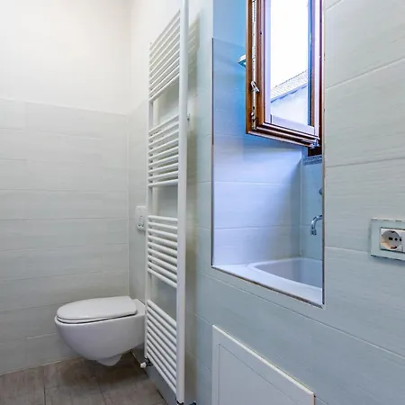 Casa Jasmine, Casa Con Giardino - Lago Maggiore - Wifi - By Guestaly بيت للعطل